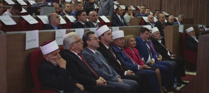 Memeti, ndërsa me fjalimet e tyre përshëndetëse u paraqiten Myftiu i Tetoves, Prof. dr. Qani ef. Nesimi si dhe drejtori i përgjithshëm i Medresesë Isa Beu Ibrahim ef. Idrizi.