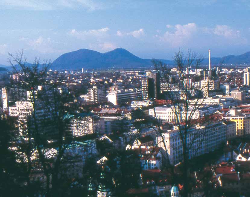 Foto: Tone Škarja IZDAJATELJ: UREDNIŠKI ODBOR: TISK: NAKLADA: PLANINSKA ZVEZA SLOVENIJE, Dvoržakova 9 (p.