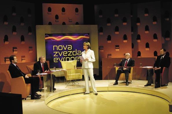 Pod æarometom Informativni in izobraževalni programi Prva polovica leta 2004 je bila za ustvarjalce informativnega programa izjemno zahtevna. Slovenija je postala Ëlanica EU in NATA.
