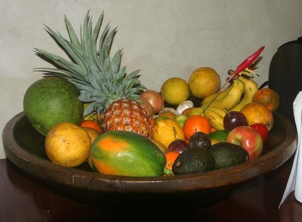 Fructul reprezinta ovarul care s-a transformat dupa fecundatie, fiind alcatuit din pericarp (cu 3 straturi distincte: epicarp, mezocarp si endocarp) La inceputul fructificarii, peretele ovarului mai