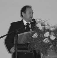 6 Glas crkve - broj 22 - srpanj 2004. U petak, 4. 6. 2004., u sklopu evangelizacije s Ulrichom Parzanyjem odræana je i konferencija za pastore i crkvene radnike na temu Biram suradnju.