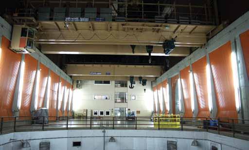pogon reverzibilnih agregata zahtijeva duboko potapanje crpki-turbina Na izlazno-ulaznoj građevini postavtiskom duljine 60 m, promjera 9 m.