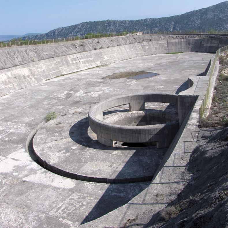pogon. To rješenje, pored ostalih prednosti, isključuje potrebu fazne izgradnje.