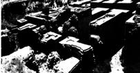 север-југ и исток запад, а правоугаони градови Асирије и Вавилоније, због мистичног