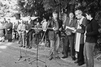 utrinki, nekoč in danes Otvoritev ceste na Pernatovi ravni trebno, vključno s solidnimi ograjami, in tudi pripeljali asfaltno cesto na sedlo pri Sv. Primožu.