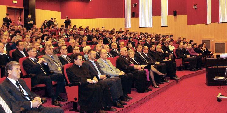 godine, Saneli Milišić, studentici četvrte godine te Tomislavu Lasiću, studentu pete godine. Posebnu zahvalu i nagradu za dugogodišnji rad na KBF-u u Đakovu dobili su umirovljeni profesori: doc. dr.