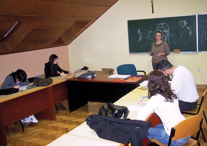 LIKOVNO-UMJETNIČKA SKUPINA Na našem Fakultetu jedna od novih skupina je likovno-umjetnička, koja daje mogućnost studentima da se umjetnički izražavaju na razne načine.