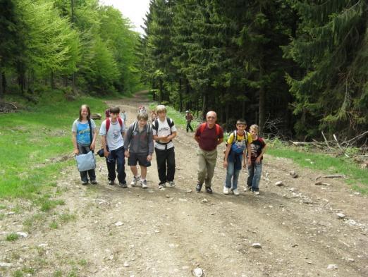 VÝSTUP NA MIEROVÚ HORU Mierová hora na Kojšovskej holi je symbolickým miestom ochrany prírody, prostredia a zachovania života na našej planéte Zem. Projekt sa realizoval dňa 18.