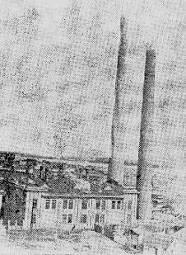 192 Лево: Изглед са дворишне стране, 1928 (извор: Одељење електропривреде МНТ) Десно: Изглед из улице Кнегиње Љубице: машинска сала централе