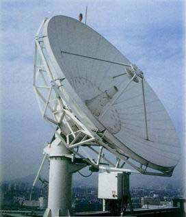 Sõltuvalt antenni kujust ja ehitusest jagatakse antennid erinevatesse tüüpidesse: Traatantennnid (monopool, dipool, raamantenn jt) Peegelantennid