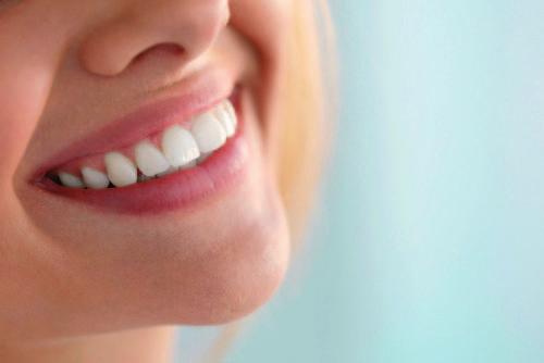 DENTALJet PREMIUM oralni irigator ZUBI I DESNI GARANCIJA 2 godine Oralni irigator je uređaj za ispiranje zuba i desni, što je posebno važno za
