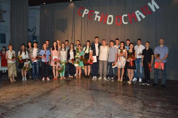 Завршна свечаност-испраћај матураната 08.06.2015. Завршн свечаност за ученике 8.разреда организована је у Дому културе уз пригодну приредбу.