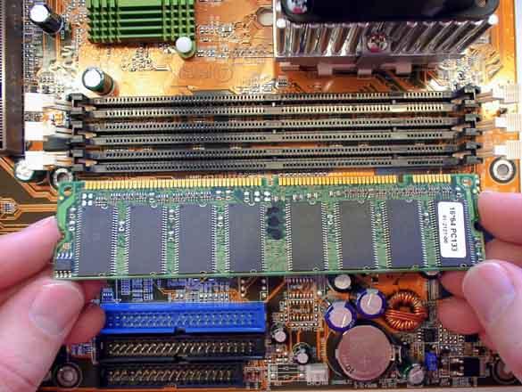 תרשים 2.4: התקנת DIMM תרשים 2.