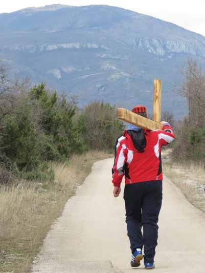 Nakon πto bi se vratili iz Jeruzalema, hodoëasnici bi po svojim crkvama postavljali Kristov kriæ, podizali građevine sliëne onima u Jeruzalemu i