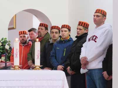 svetiπtâ, a kao Ëuvari svetih mjesta jedini su ih imali povlasticu blagoslivljati.