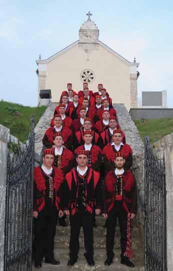 Protekla godina prema preporukama Svetog Oca i biskupa posve ena je Božjem milosr u. Božansko je milosr e veliko svjetlo ljubavi i nježnosti; ono je Božje milovanje naših rana prouzro enih grijesima.