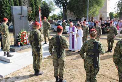 Nakon mise održao se mimohod od župne crkve do spomen-sobe žrtvama Domovinskog rata,