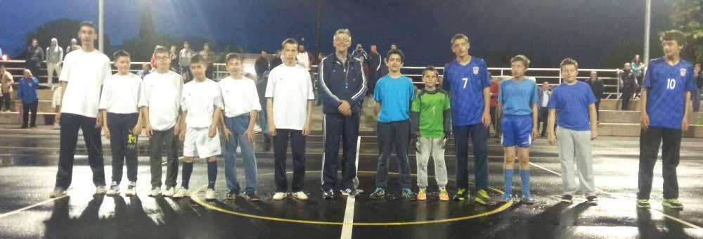U nastavku su se okupljenima obratili Ante Dujić Antija pročitavši stihove posvećene Žagri i njegovim nekadašnjim suigračima, a prominski župnik fra Petar Pletikosa blagoslovio je igralište.