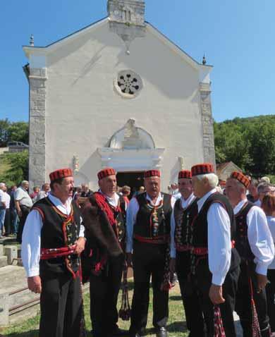 O životu i djelovanju, kao i o specifičnom načinu reagiranja, Isusa iz Nazareta imamo relativno dosta podataka u evanđeljima i živoj kršćanskoj predaji. O njegovoj majci Mariji, relativno malo.
