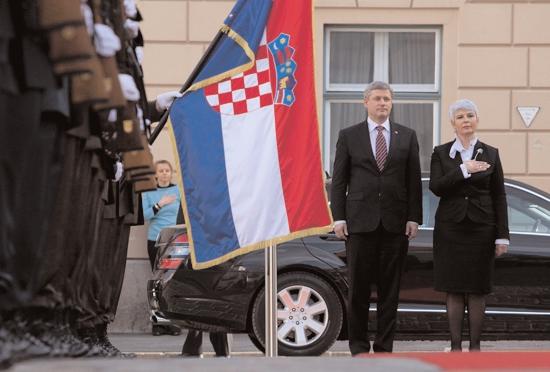 Ivica Zduni kao ugledni gospodarstvenik, G a. Biskerka Butkovi predsjednica zaklade Katarina Zrinski, Gosp. George Kova i, predsjednik Croso-Canada i Gosp.