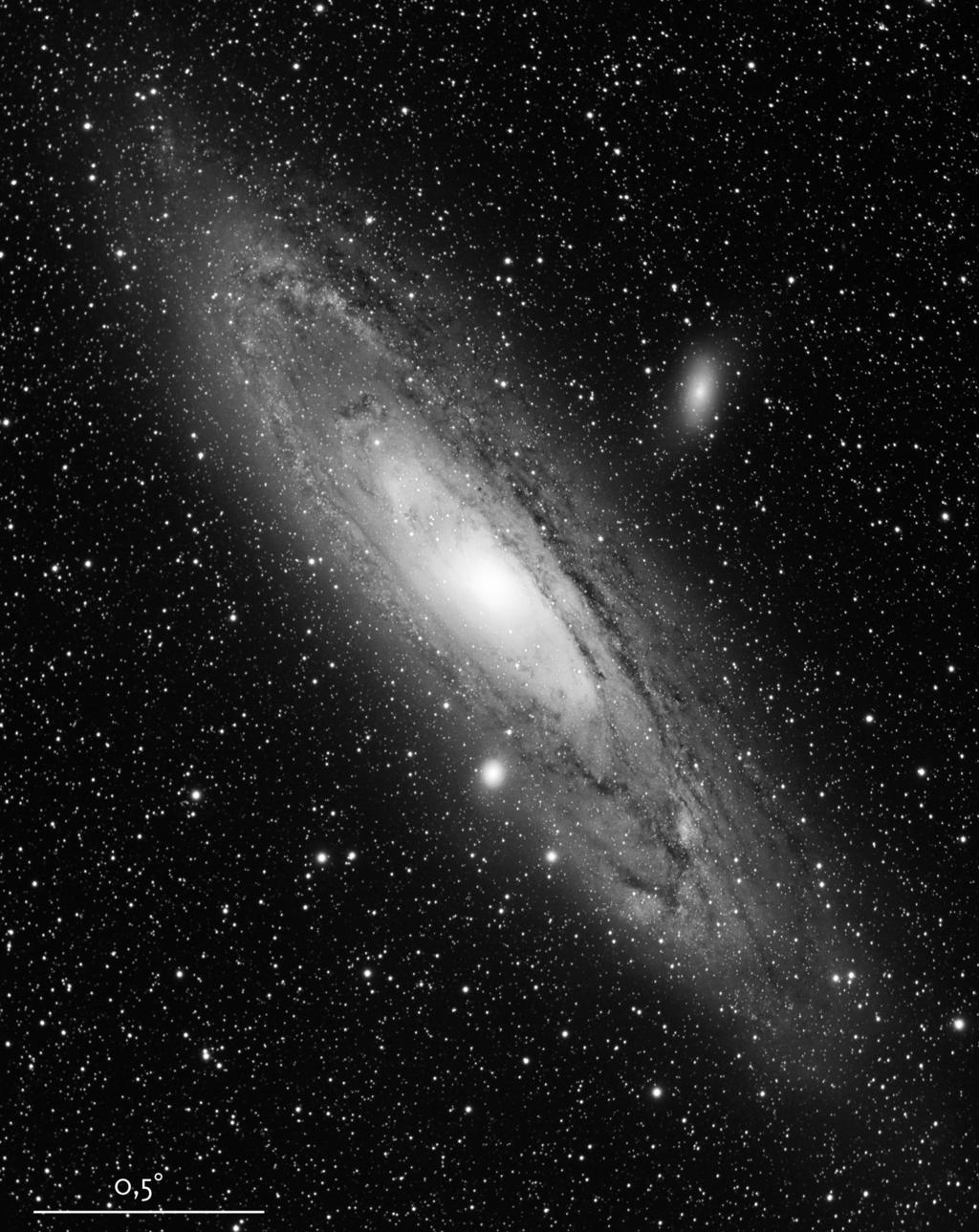 Andromeda poznavanje absorpcije svetlobe v medzvezdnih prostranstvih na[e Galaksije so pokazali, da je galaksija kar 2,2 milijona svetlobnih let oddaljena od nas.