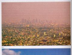Los Angeles snimljen pod smogom (gore) i snimljen kada nije