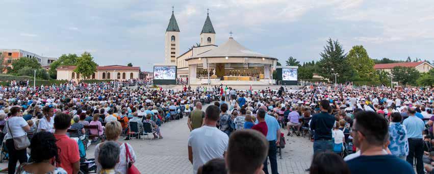 U Međugorju svečano proslavljena svetkovina Velike Gospe Za svetkovinu Velike Gospe ili Uznesenja Blažene Djevice Marije na nebo Međugorje je pohodilo više desetaka tisuća domaćih i inozemnih