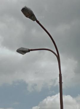 3. Stožiare a vedenia Verejné osvetlenie obce je realizované na 128 ks 8 metrových betónových podperných bodoch distribučnej nn siete typu EPV/10,5/3 inštalovaných v rokoch 1940 až 1960, 4 ks 8