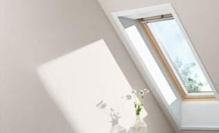 Poliuretanu dengtas langas ypač tinkamas drėgnoms patalpoms, jį lengva prižiūrėti.