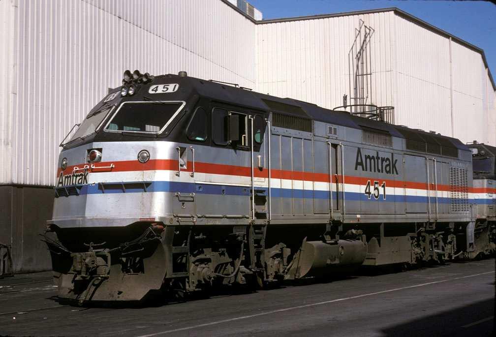 Ďalšou lokomotívou, ktorú by som rád spomenul bola F 69 PHAC (Obr. 2.3) od firiem EMD a Siemens. Bola to prvá DE lokomotíva s AC/AC prenosom trakčného výkonu v USA.