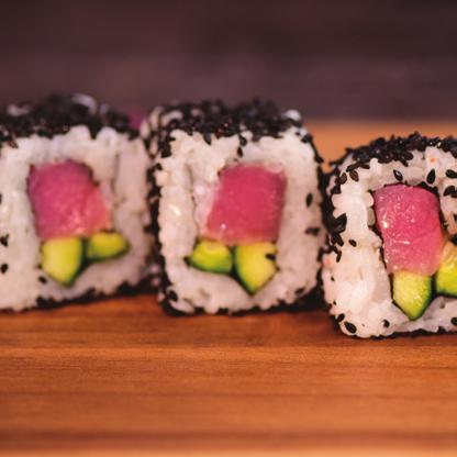 Maguro Rolls / Μαγγούρο Ρολ Fresh tuna, cucumber, black sesame, wasabi mayonnaise Φρέσκος τόνος, αγγουράκι, μαύρο