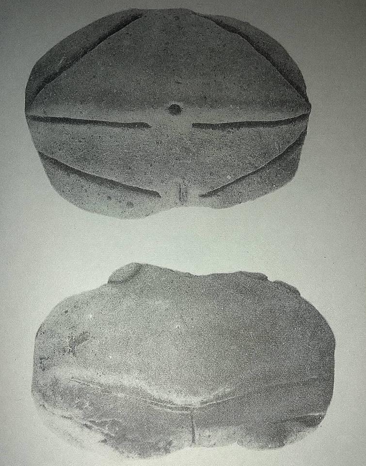 μάργα, ελεφαντόδοντο και σπανιότερα πηλός για την κατασκευή αγαλματιδίων, στην Νεολιθική φαίνεται να προτιμάται ο πηλός (κόκκινος και σπανιότερα λευκός ή μαύρος), χωρίς απαραίτητα να εγκαταλείπεται