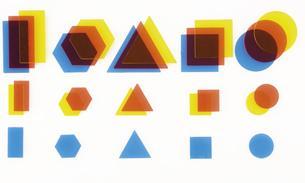 εμβαδού και του όγκου 342290 Σετ χάραξης σχημάτων ( αποτελείται από 5 γεωμετρικά σχήματα σε 3 χρώματα και 2μεγέθη )