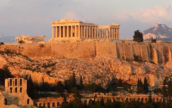 Νίκης, Ερέχθειο και φυσικά τον Παρθενώνα. Γνωρίζουμε τα βασικά στοιχεία του κάθε μνημείου, καθώς και τον ρόλο της μυθολογίας.