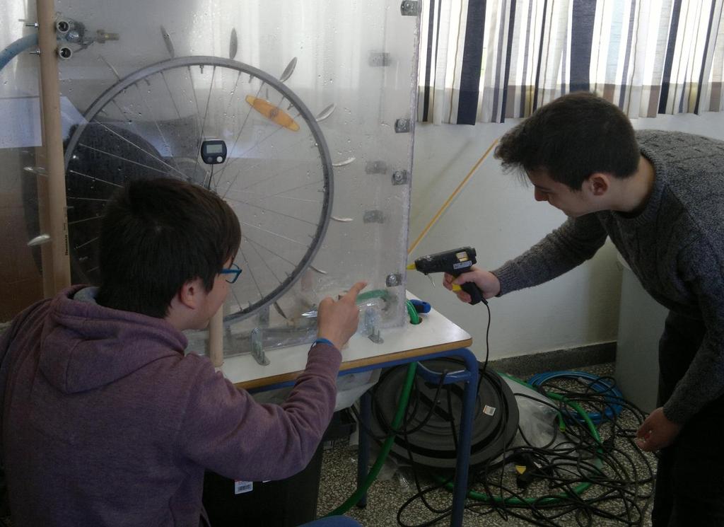 Συγκόλληση plexiglass με θερμόκολλα