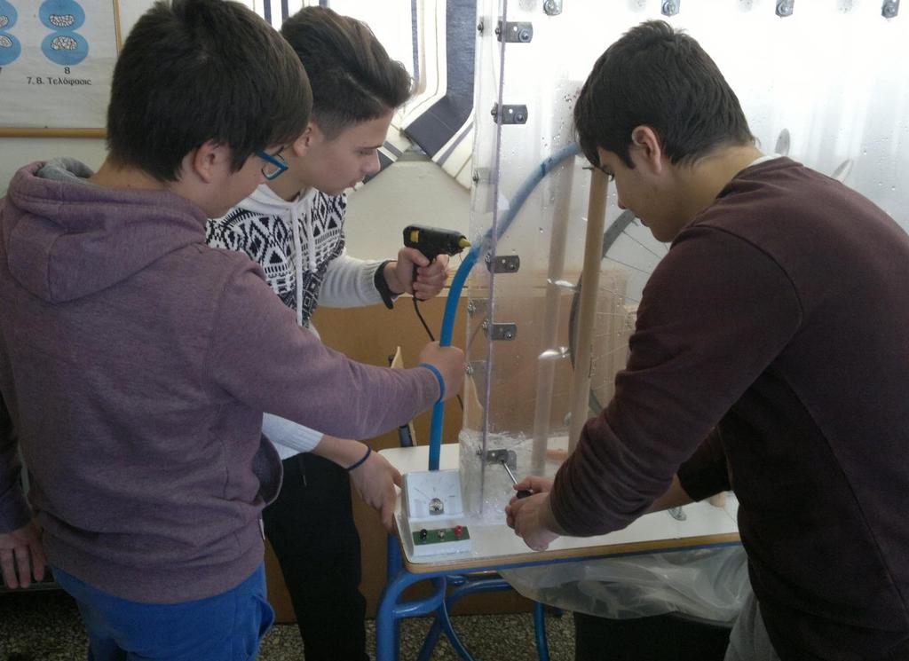 Συγκόλληση και βίδωμα του plexiglass