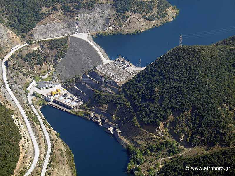 Φράγμα Φράγμα: είναι τεχνικό έργο που κατασκευάζεται στην κοίτη ενός ποταμού για να ανακόψει τη ροή, με σκοπό την αποθήκευση του νερού για μελλοντική