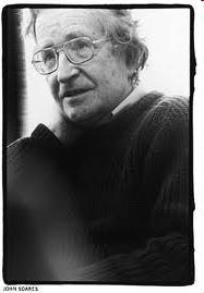 Noam Chomsky (1928-) Γλώσσα: ένα παράδειγμα μάθησης που δεν εξηγείται από το μηχανισμό της