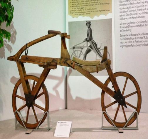 Πολύ πριν την εμφάνιση κάποιας κατασκευής παρόμοιας με ένα τυπικό σύγχρονο ποδήλατο, έχει καταγραφεί ένα ποικίλο φάσμα οχημάτων που εκμεταλλεύονταν μόνο τη μυϊκή δύναμη του αναβάτη τους.