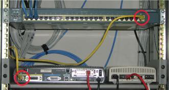 σειρά τους στο πίσω μέρος του patch panel, οι