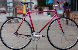 πιρούνι. Όμορφες λεπτομέρειες σε ένα πολύ ανθεκτικό και κλασικό ποδήλατο. Νεο χρώμα για φέτος! urban beater!