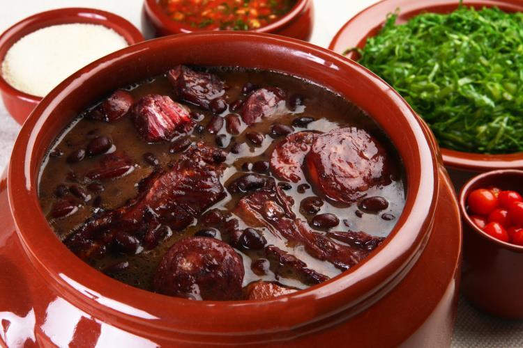 Feijoada Μαύρα φασόλια κατσαρόλας,