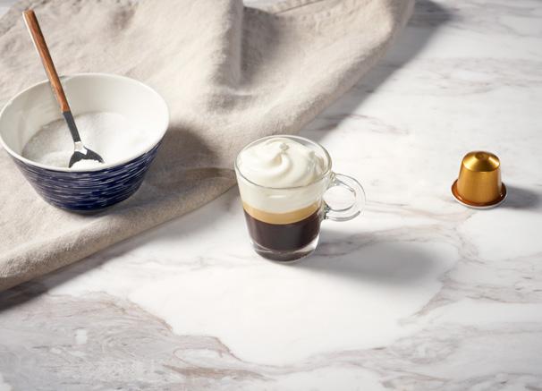 ESPRESSO CON PANNA 義式濃縮咖啡康寶藍 HK TW 食材 用具 材料 配件 1 粒 Nespresso Ristretto 咖啡粉囊 (25 毫升 ) 或濃縮咖啡粉囊 (40 毫升 ) 全脂忌廉 白糖 (1 包 /4 克 )( 非必須 ) Barista 打奶器 濃縮咖啡杯 一顆 Nespresso 系列的芮斯崔朵 (25 毫升 ) 或義式濃縮咖啡膠囊 (40 毫升 )