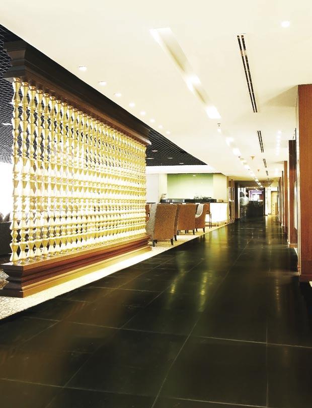 top-notch service and comfort in the air, but at Thai s Royal First Class Lounge in Bangkok, you will experience the same unrivalled level of luxury on the ground.