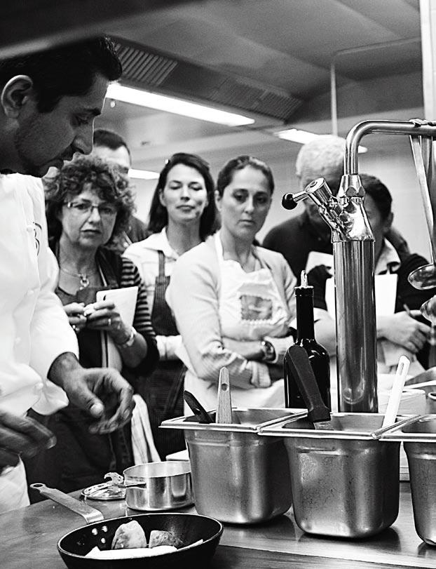 Μάθηµα παρασκευής χειροποίητων ζυµαρικών στη Villa di Monte Solare, bouillabaisse (σούπα θαλασσινών) στο Grande Provence και επιλογή κρασιών στη