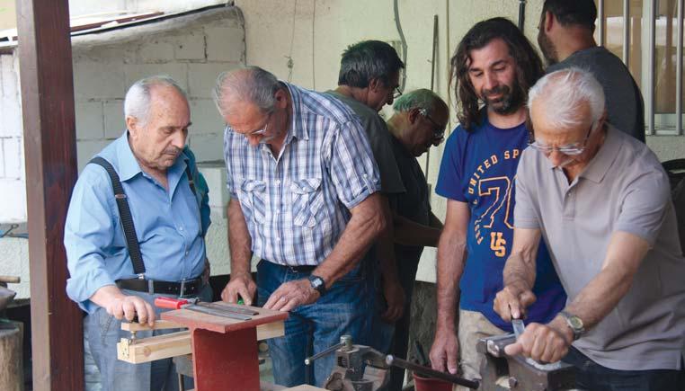 Παράλληλα, στο μέρος αυτό εκτέθηκαν και αρκετά εργαλεία και ολοκληρωμένοι εργαστηριακοί εξοπλισμοί από παλαιά και νεώτερα εργαστήρια των Λαπηθιωτών, που έδειχναν όλα τα μέσα που είχαν και
