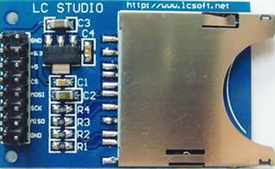 Slika 4: Modul za zapis na SD kartico Integrirano vezje TC670 za nadzor delovanja ventilatorja Stanje ventilatorja smo nadzirali s pomočjo IC TC670 proizvajalca Microchip.