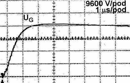 Naponski bran na U G so oblik 1,3/50 µs/µs injektiran od generatorot na   