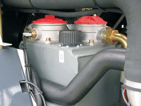 Techninė priežiūra 6 6.7.9 Hidraulinės alyvos grąžinimo filtras ATSARGIAI VORSICHT Įrangos gedimai Mašinos gedimai dėl nešvarumų, patekusių į atvirą hidraulinės alyvos baką.