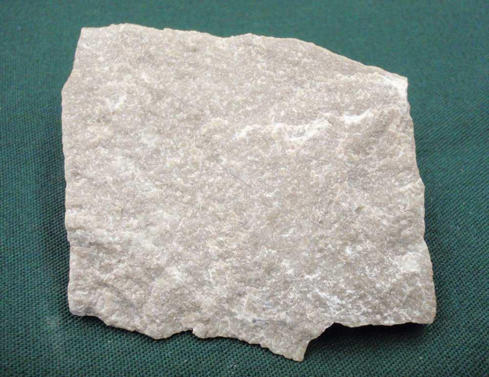 b) sedimentni kamen nastanak taloženjem materijala zemljine kore osobine:
